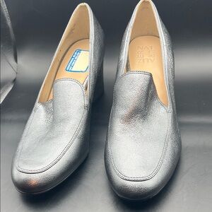 SZ 10 Naturalizer Metallic Silver Leather Slip-On Loafers